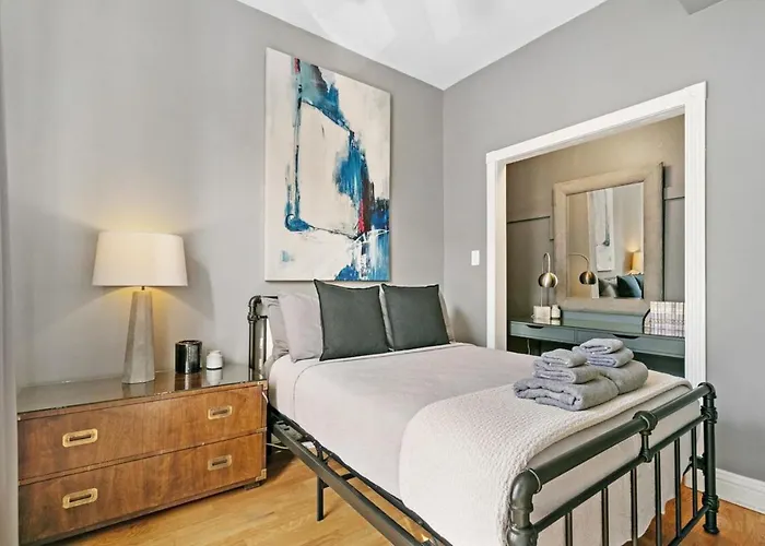 Feel The Vibe 2br Designer - Halsted 3d Apartment Chicago