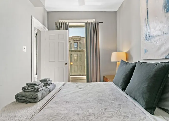 Apartment Feel The Vibe 2br Designer - Halsted 3d Chicago