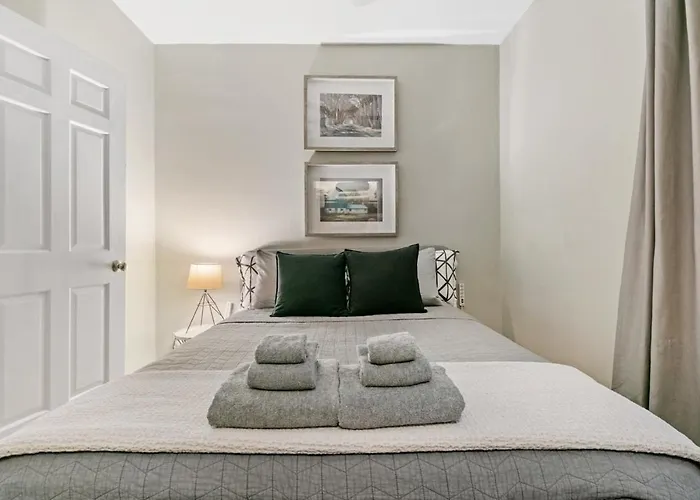 Apartment Feel The Vibe 2br Designer - Halsted 3d