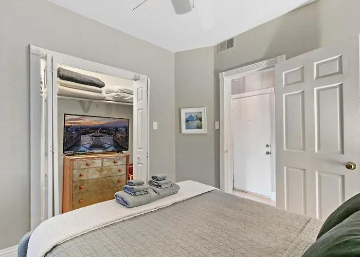 Apartment Feel The Vibe 2br Designer - Halsted 3d Chicago