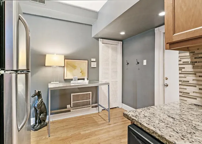 Feel The Vibe 2br Designer - Halsted 3d Apartment *